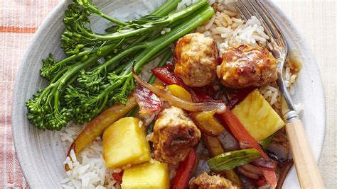 sweet and sour meatballs with pineapple and green pepper
