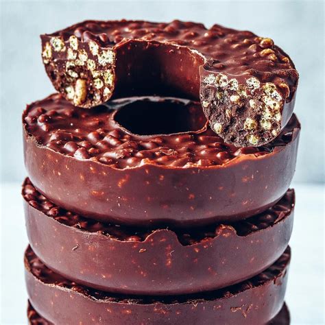 3-ingredient chocolate crunch doughnuts (vegan)
