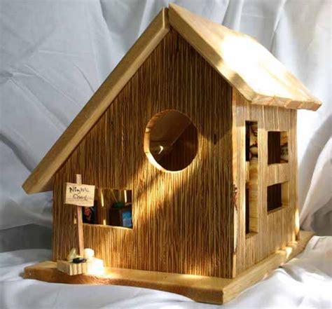 Can be made cheaply with scraps of wood and/or cedar fence pickets; squirrel proof bird feeder woodworking plans