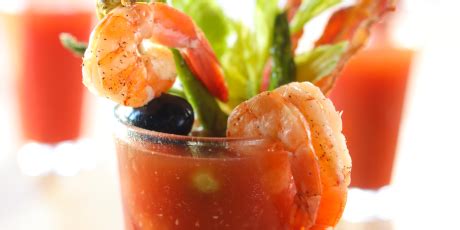 This classic bloody mary recipe is loaded with extra garnishes and perfect for brunch! pioneer woman bloody mary