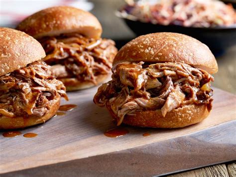 pioneer woman pulled pork sandwiches
