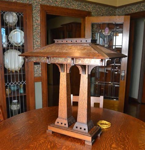 This woodworkers list of woodworking plans features a collection of construction projects for building various table top, floor model lamps, and hanging  lamp woodworking plans