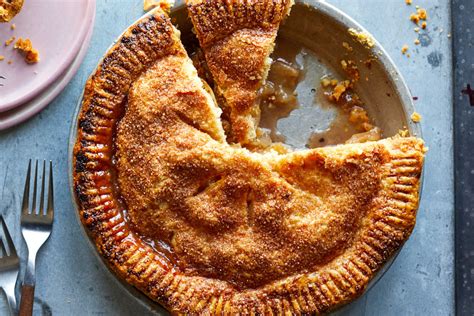 With the best flaky pie crust and a filling old fashioned apple pie recipe