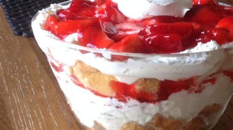 strawberry jello angel food cake cool whip dessert