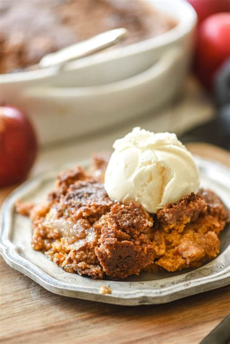 sour cream apple pie with streusel topping