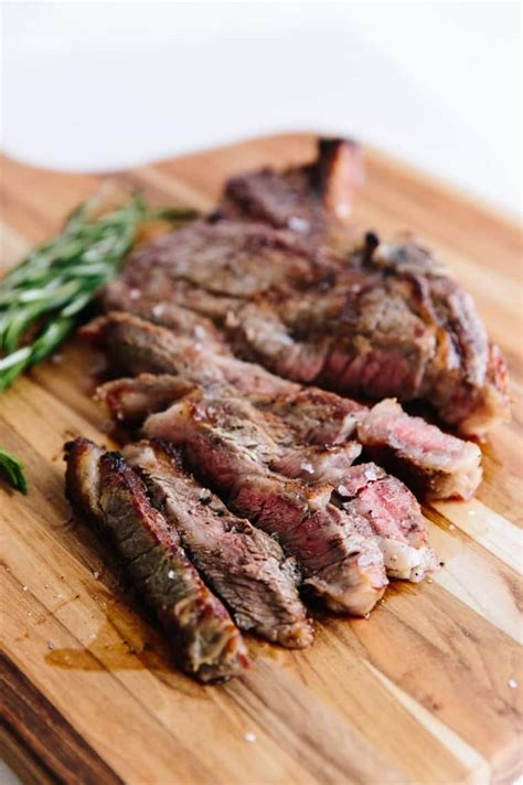 Steak eat offers a method for cooking sirloin steak in the oven by baking it steak recipes in oven easy