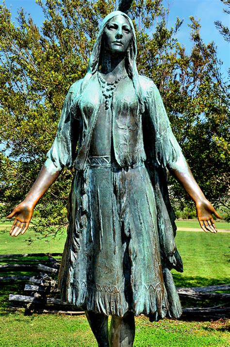 pioneer woman statues