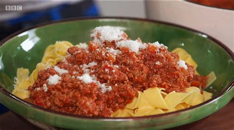jamie oliver keep cooking spaghetti bolognese