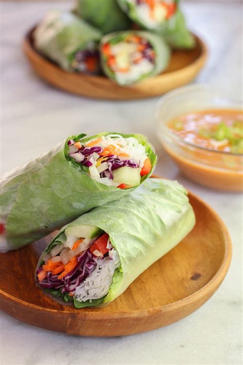veggie spring rolls with spicy peanut dipping sauce