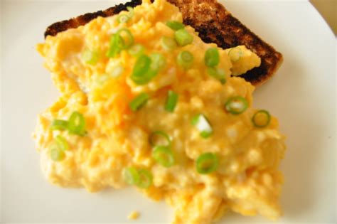 How To Make Fluffy Scrambled Eggs With Sour Cream