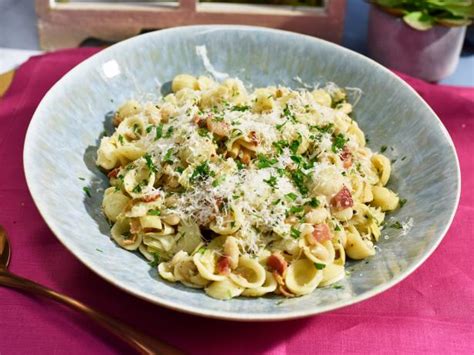 Cook the pasta according to the packet instructions pioneer woman blt pasta salad recipe